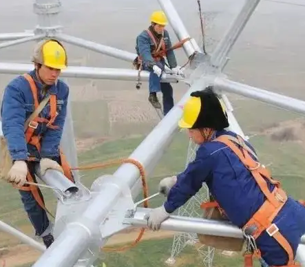 安全帶對電力行業的重要性（電力工人高空作業安全帶使用要求）